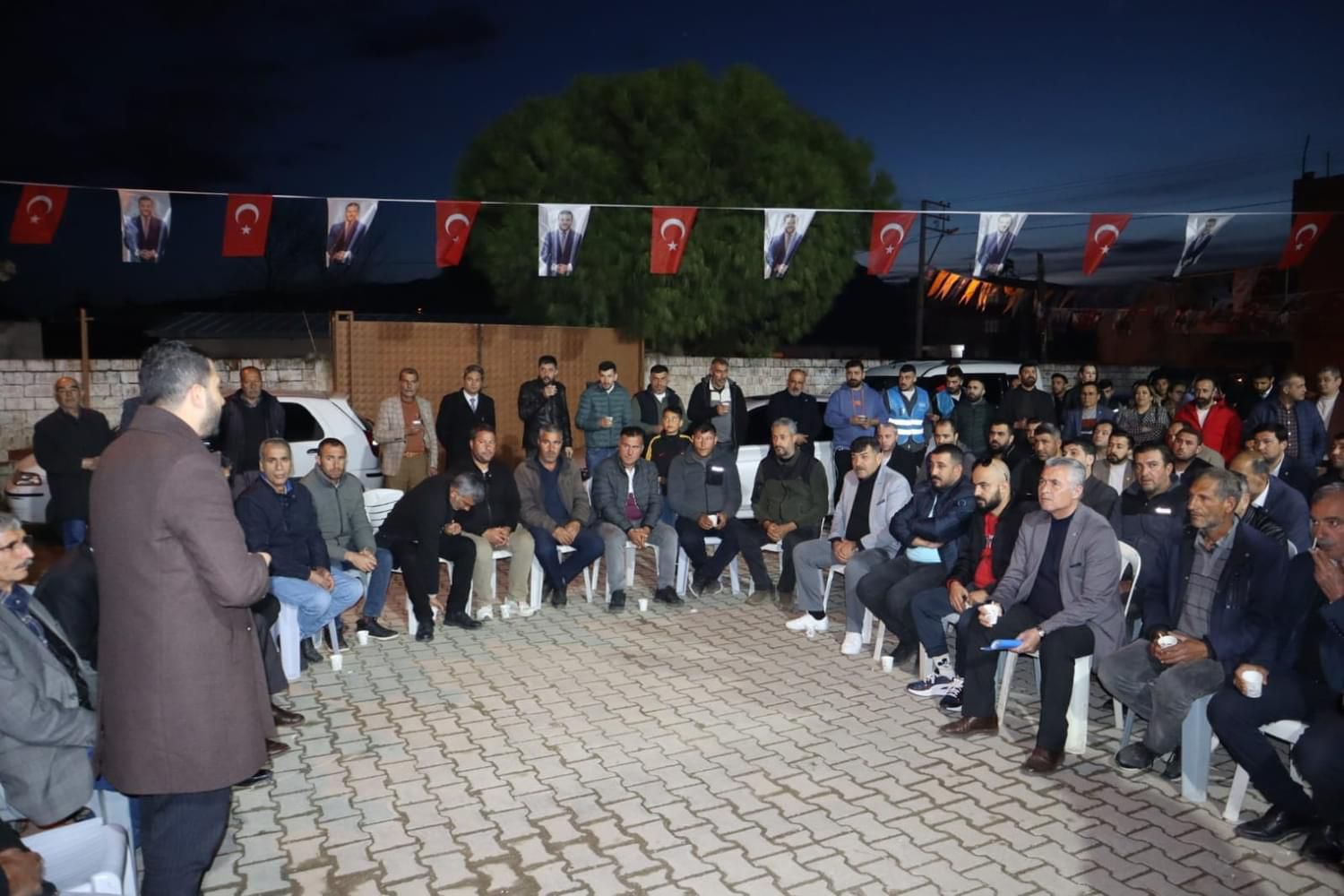 Karadağ, Çavuşoğlu Mahallesindeki Vatandaşlarla Iftar Yaptı (4)