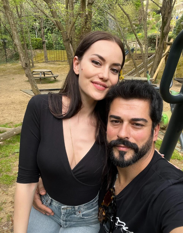 Fahriye Evcen’in Paylaşımları Gündem Oldu (3)