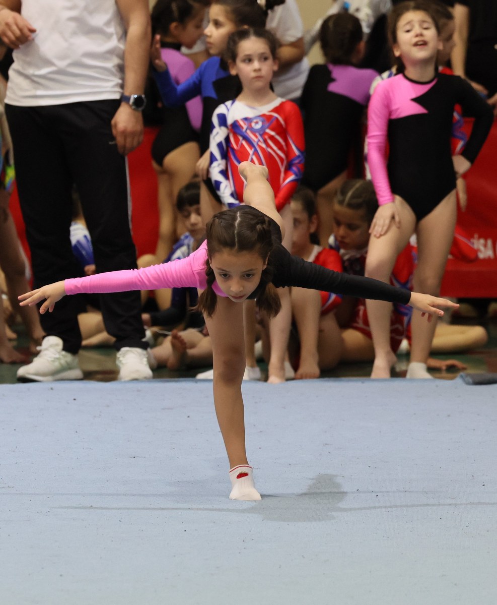 Okul Sporları Artistik Cimnastik İl Birinciliği Yarışmaları Yapıldı (6)