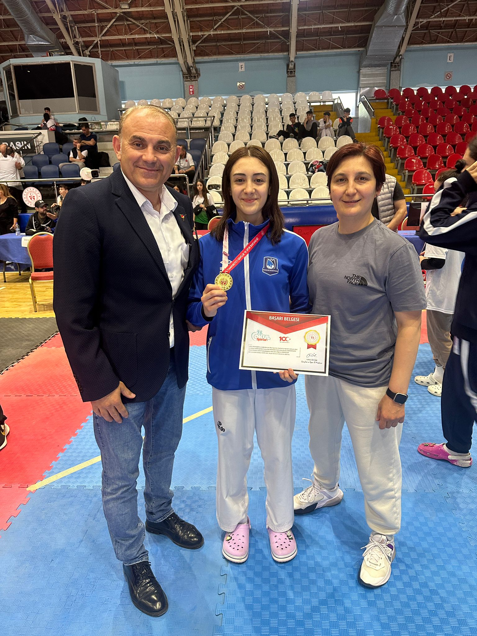 Yunusemre Belediyespor Taekwondocusu Altın Madalya Aldı (1)