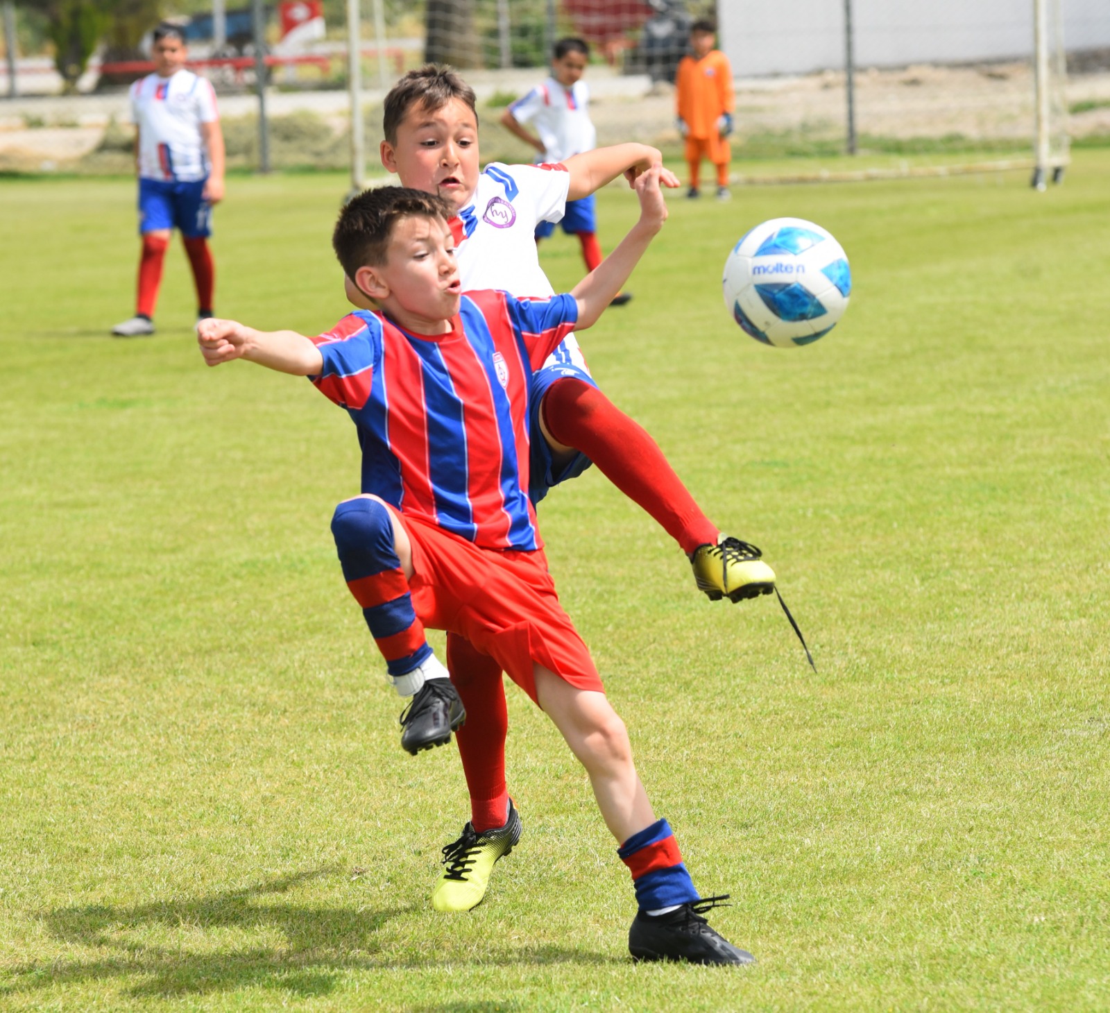 Yunusemre’de 23 Nisan Çocuk Bayramı’na Özel Futbol Resitali (3)