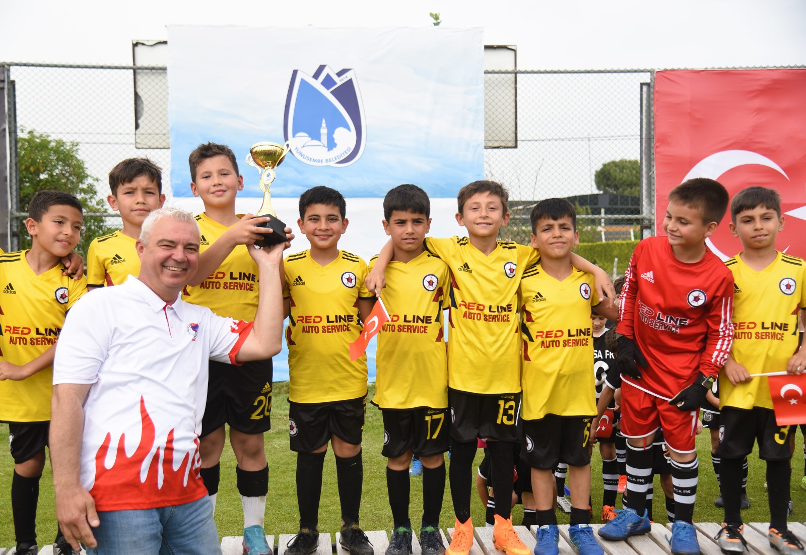 Yunusemre’de 23 Nisan Çocuk Bayramı’na Özel Futbol Resitali (6)