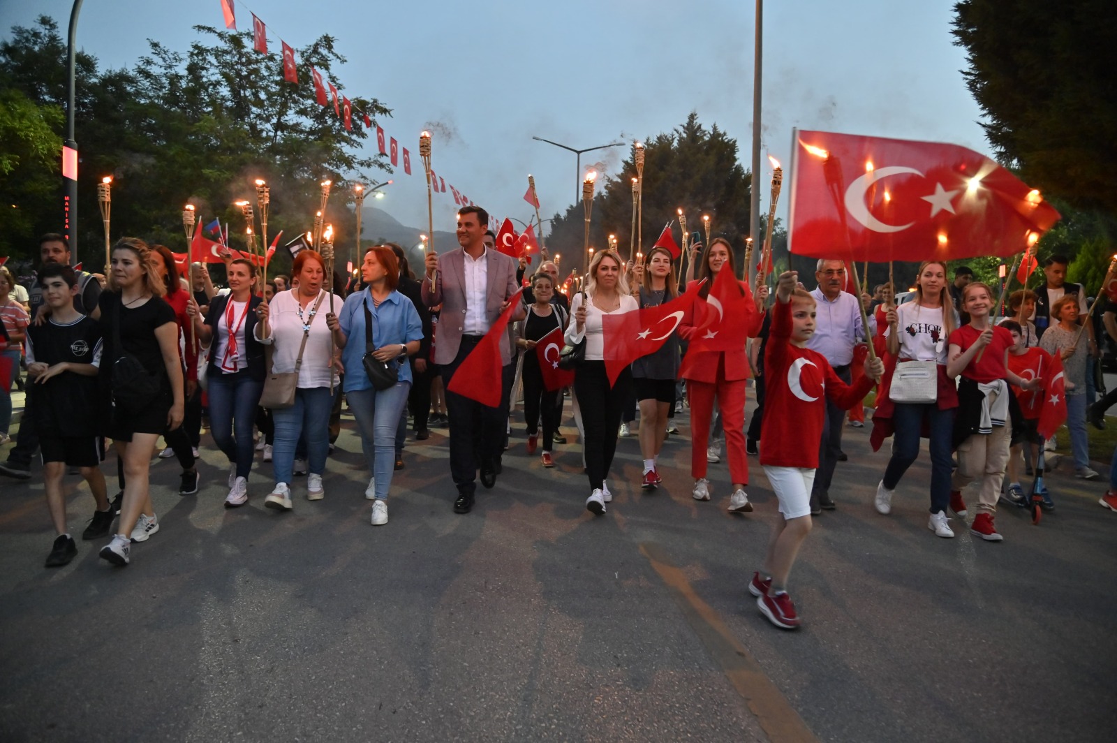 Tüm Manisa Bir Meşalenin Altında Toplandı1 (1)