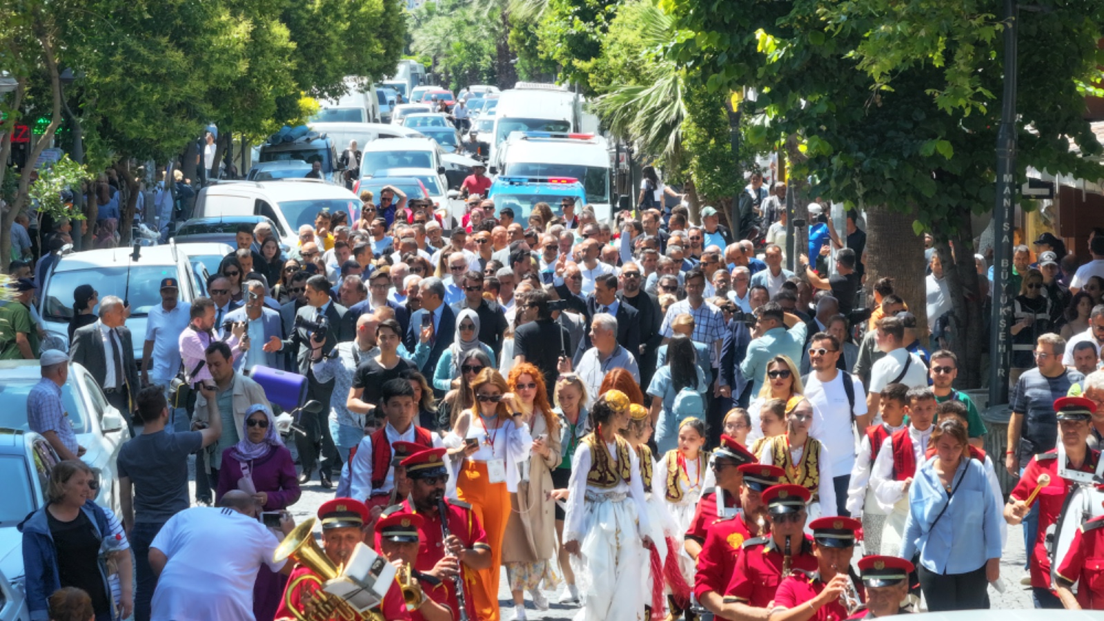 Ferdi Zeyrek, Akhisar'da 565’Inci Çağlak Festivali Açılış Töreni’ne Katıldı (5)