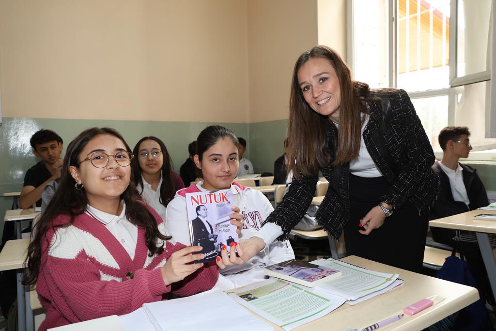 Durbay Tarafından Gençlere Nutuk Hediye Edildi (5)