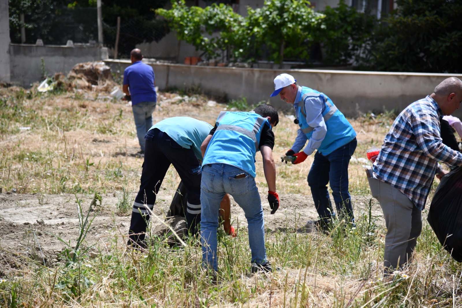 Yunusemre'de Çöp Toplama Seferberliği Şimdi De Muradiye'de (5)