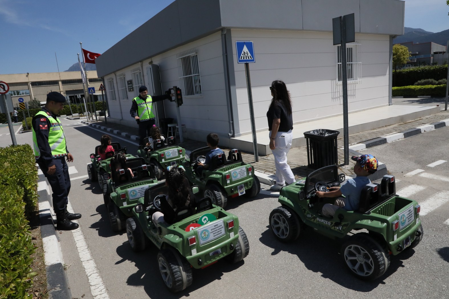 Yunusemreli Minikler Trafik Kurallarını Uygulamalı Öğrendi (3)