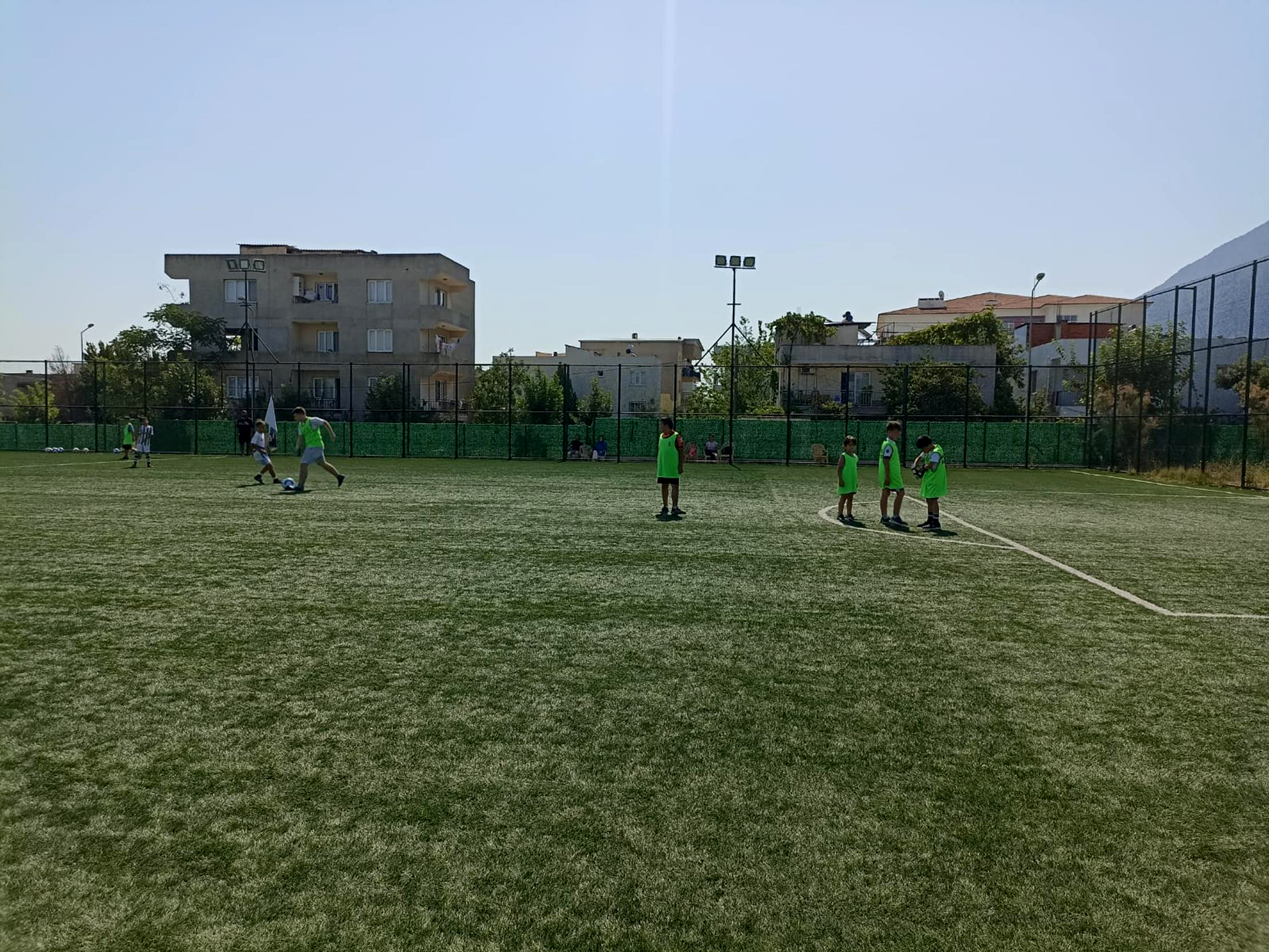 Şehzadeler Belediyesi Yaz Spor Okulları Kapsamında Futbol Kursu Başladı (4)