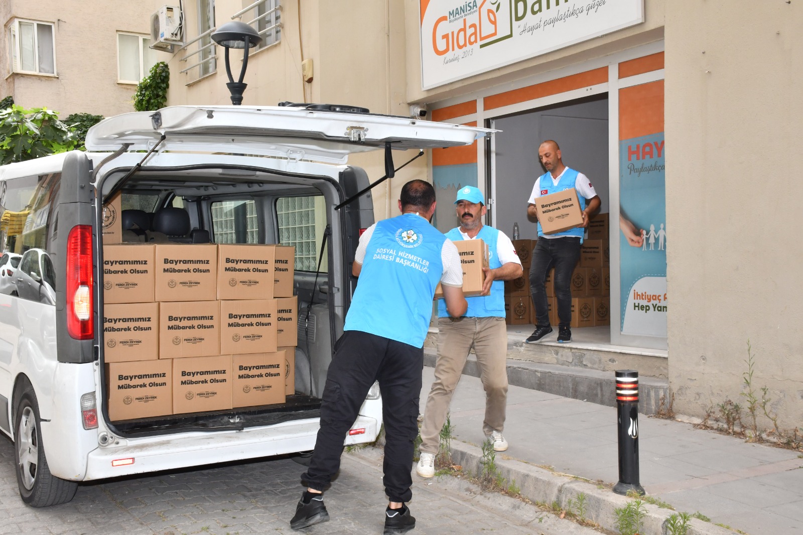 Büyükşehir Bayramda Ihtiyaç Sahiplerinin Yanında (2)