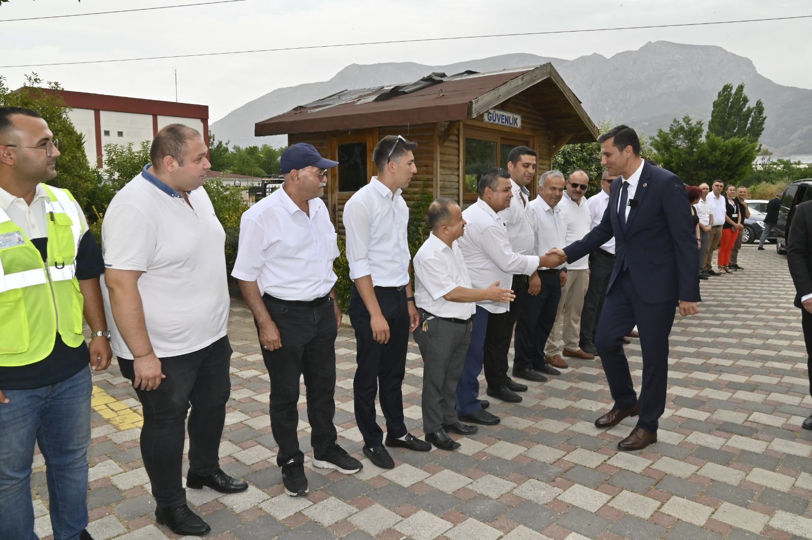 Ferdi Zeyrek, Mesai Arkadaşlarıyla Bayramlaştı (1)