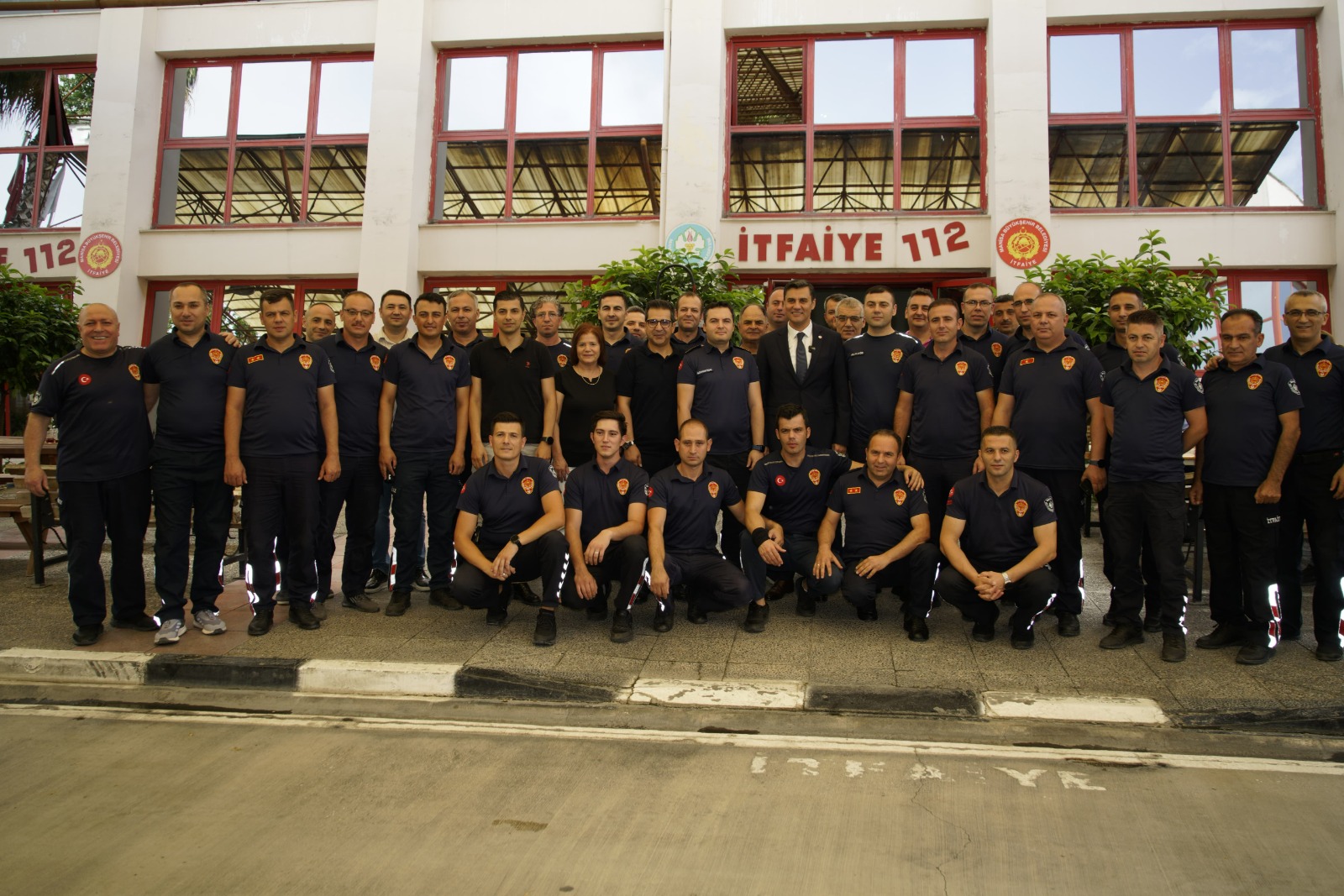 Ferdi Zeyrek, Mesai Arkadaşlarıyla Bayramlaştı (2)-1