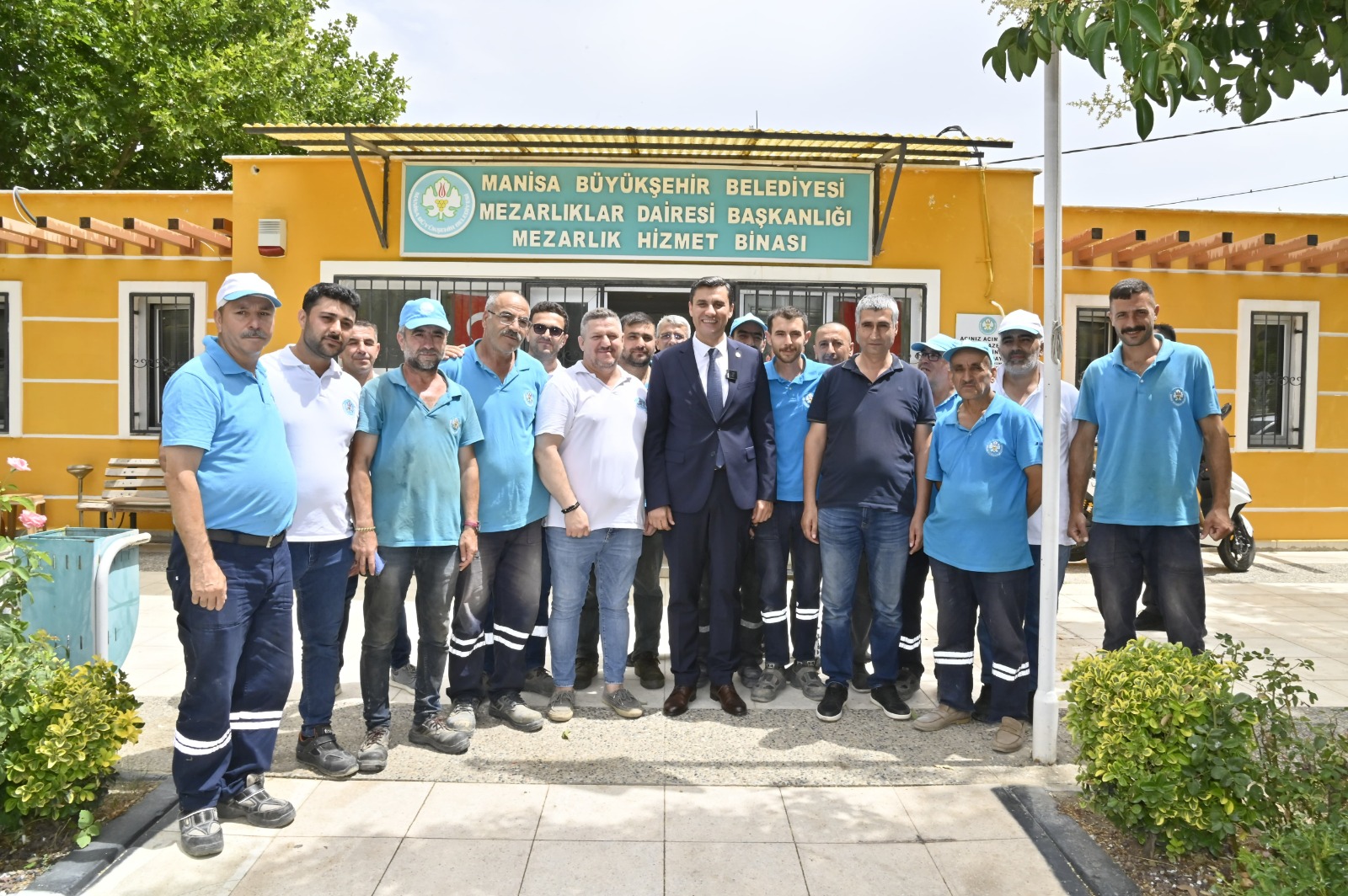 Ferdi Zeyrek, Mesai Arkadaşlarıyla Bayramlaştı (4)