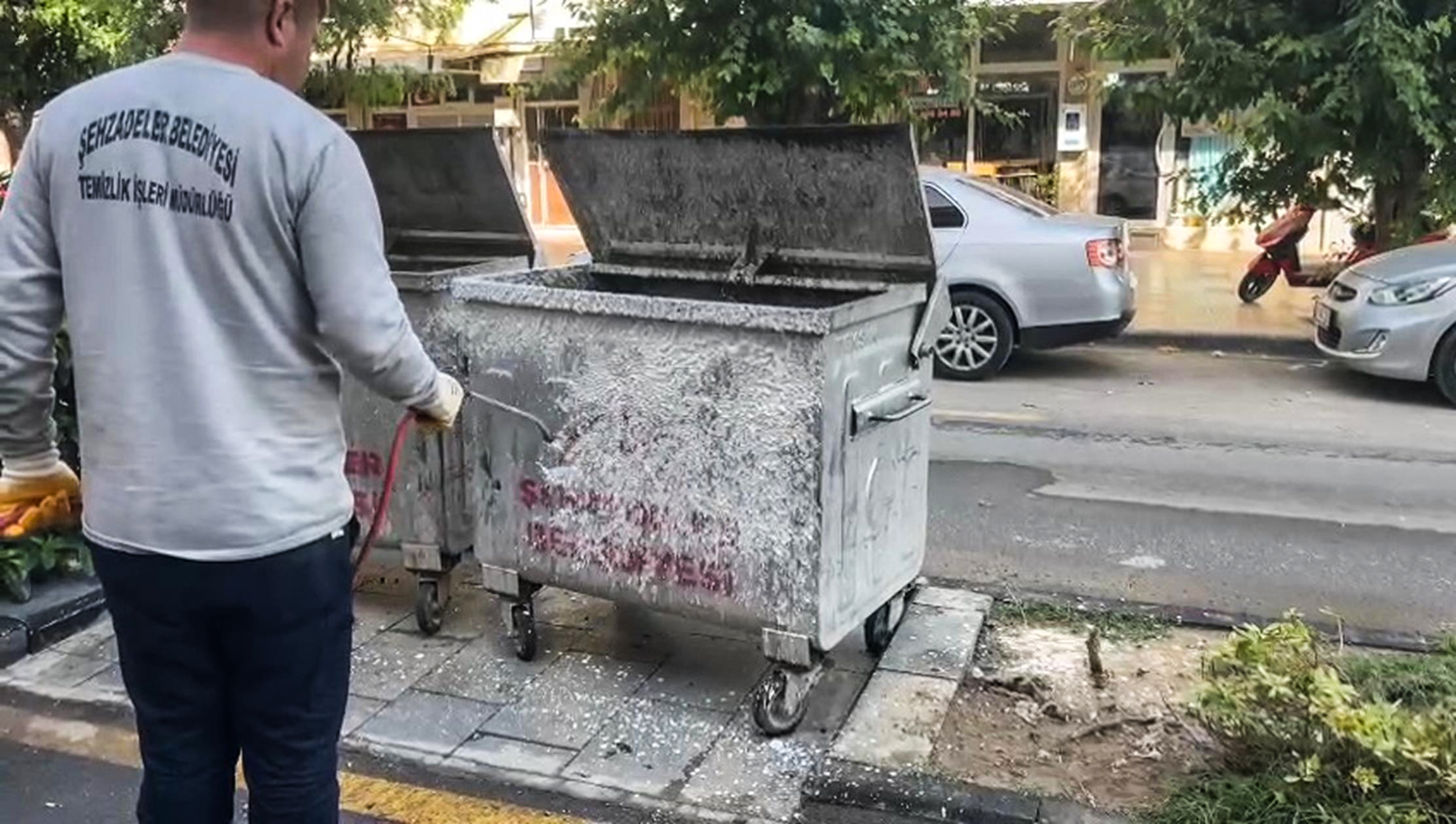 Hijyen Için Şehzadeler Belediyesi Dezenfekte Çalışması Yapıyor (1)