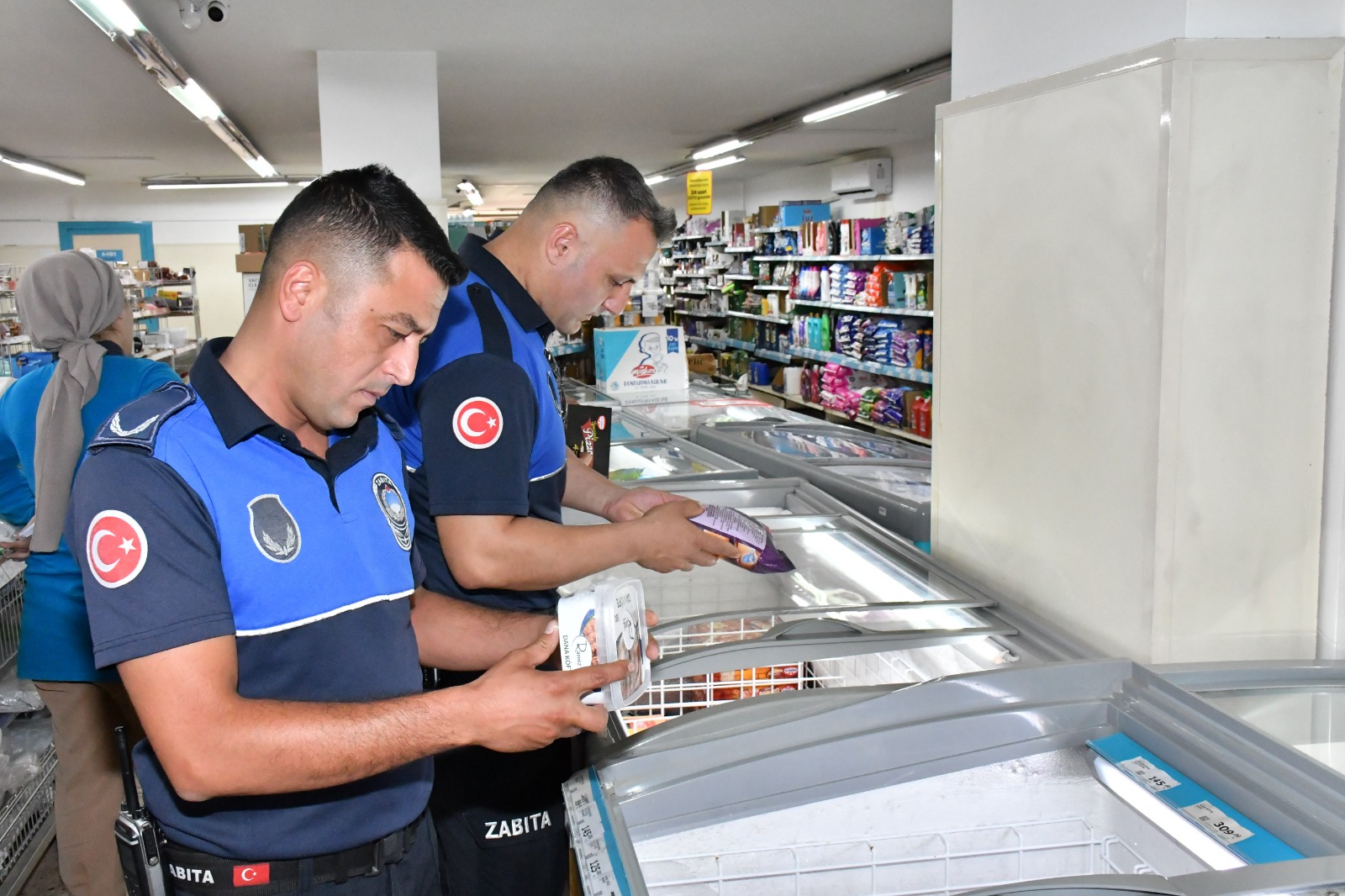 Manisa’da Marketlere Denetim Yapıldı (1)