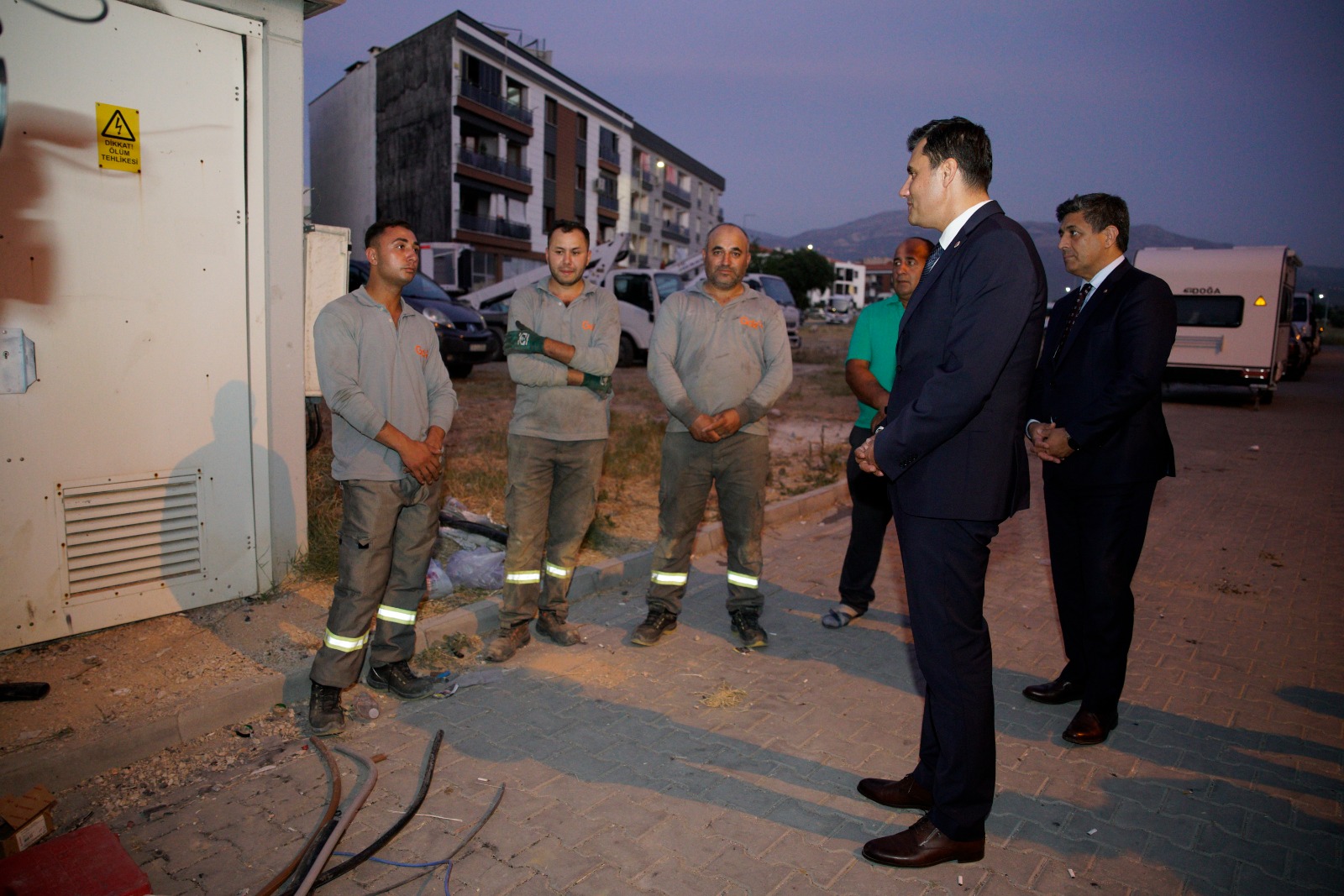 Muradiye’de Yaşanan Elektrik Kesintisine Ferdi Zeyrek’ten Müdahale (1)