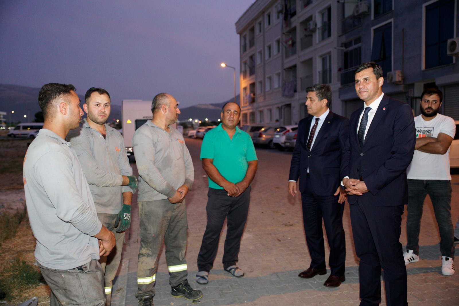 Muradiye’de Yaşanan Elektrik Kesintisine Ferdi Zeyrek’ten Müdahale (3)