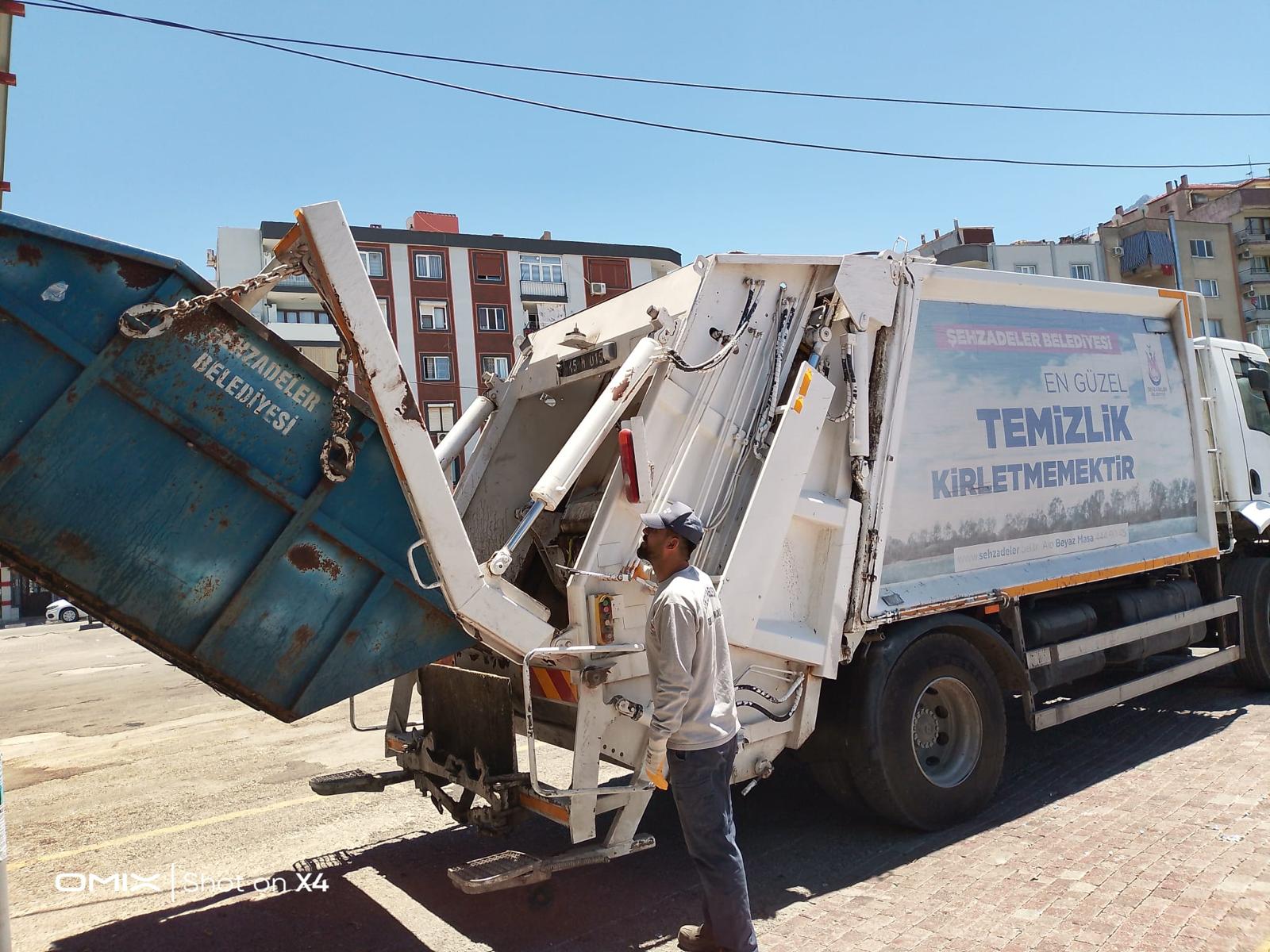 Şehzadeler’de 67 Mahallede Yoğun Bayram Mesaisi Yapıldı (4)