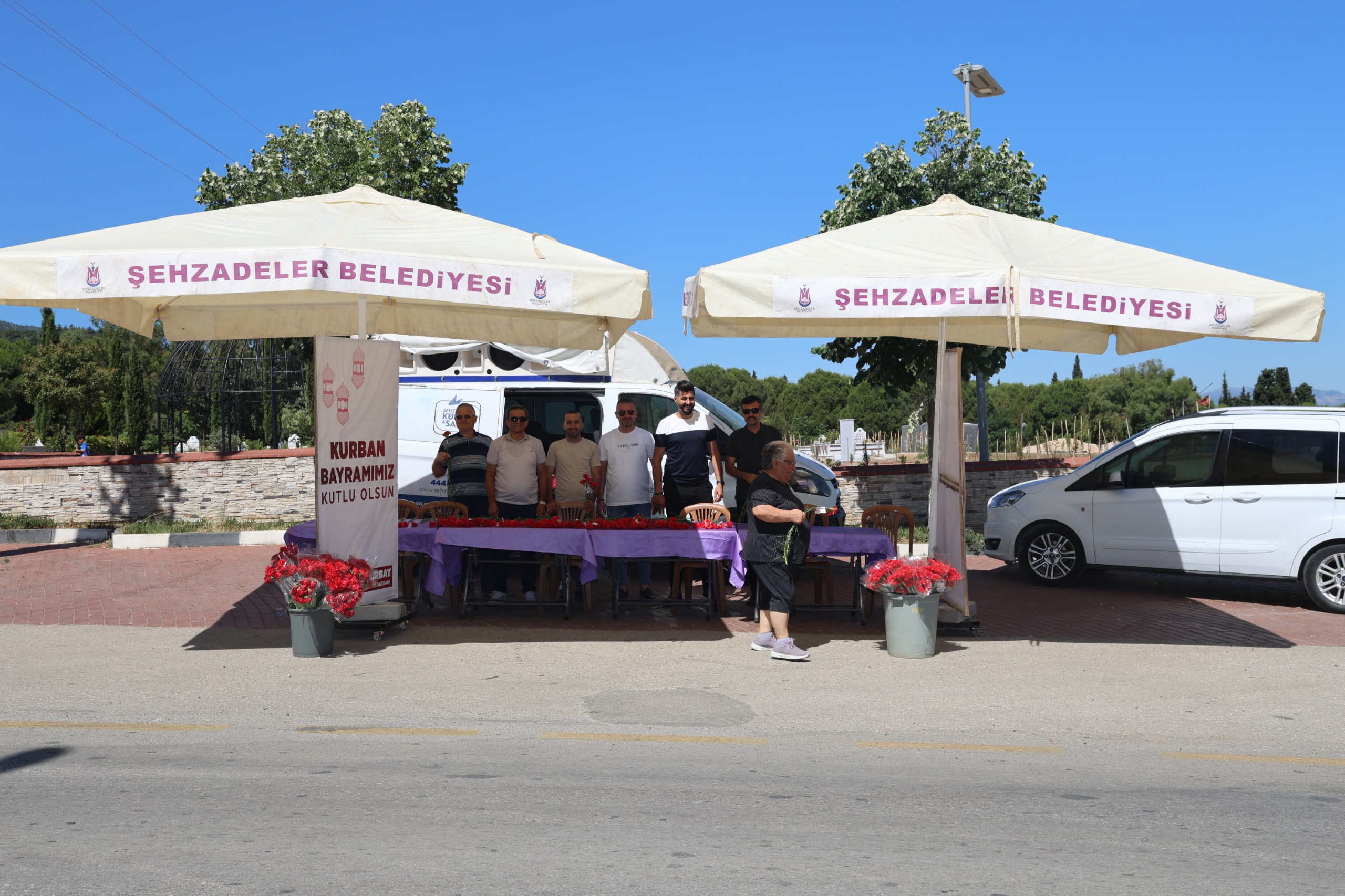 Şehzedeler Belediyesi Kabristanda Yüreklere Dokundu (5)