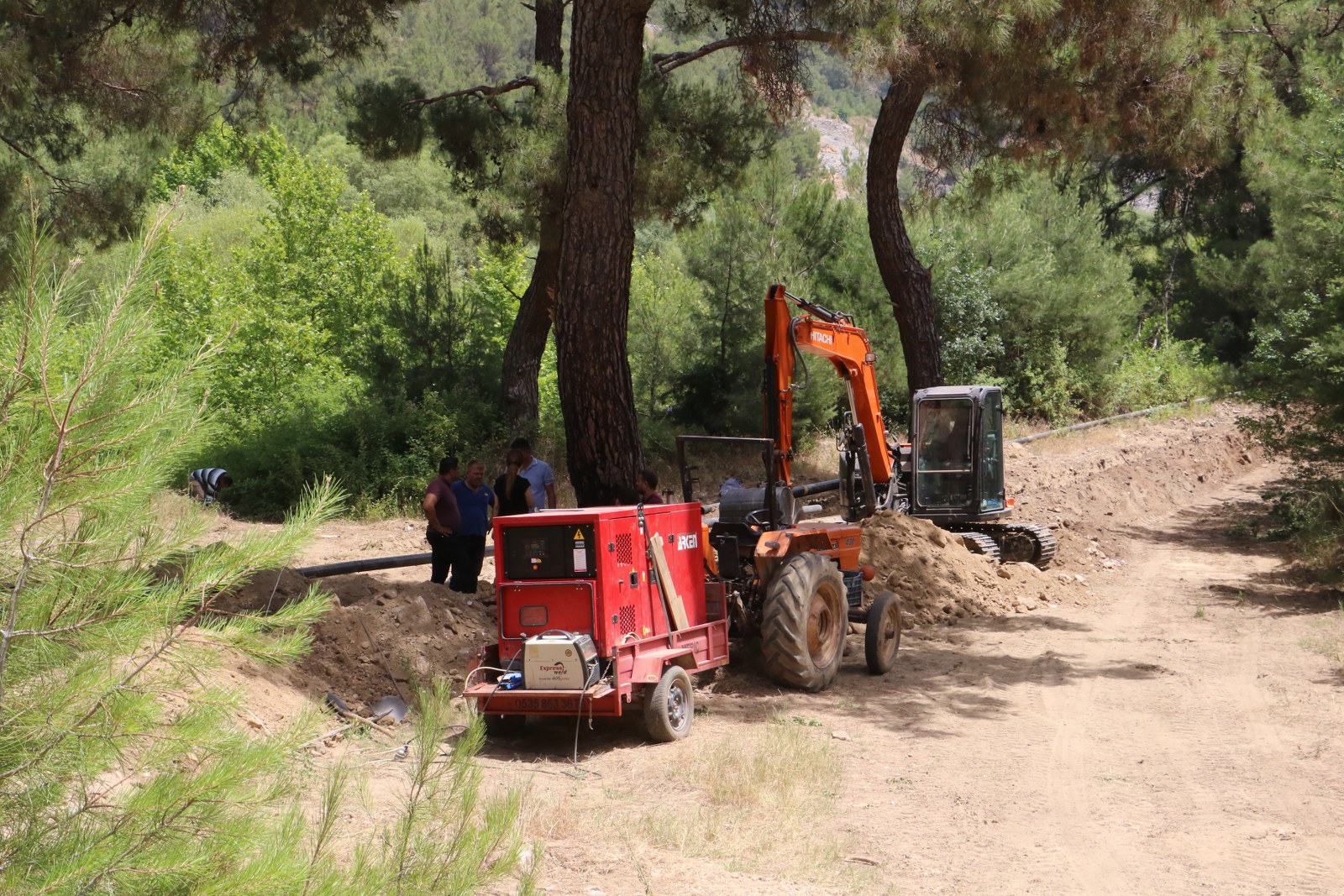 Taşkuyucak’ta Eski İçme Suyu Hattı Çelik Borularla Yenileniyor (3)