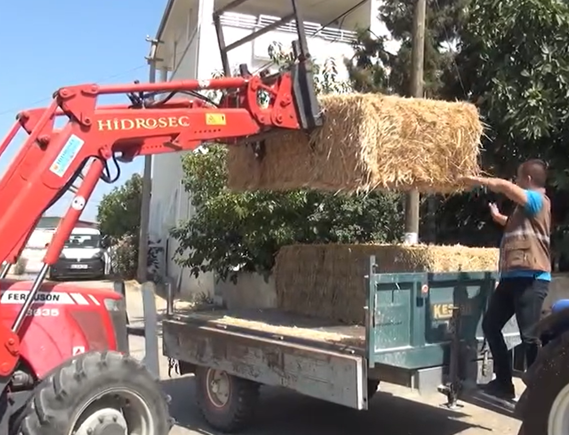 Yangında Mağdur Olan Üreticilere 10 Ton Yem Desteği (4)