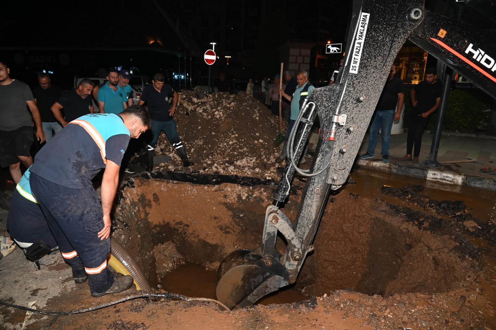 Maski̇ Ekipleri Gece Boyunca Çalışarak Arızayı Giderdi (1)