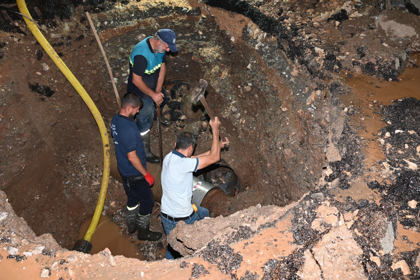 Maski̇ Ekipleri Gece Boyunca Çalışarak Arızayı Giderdi (5)