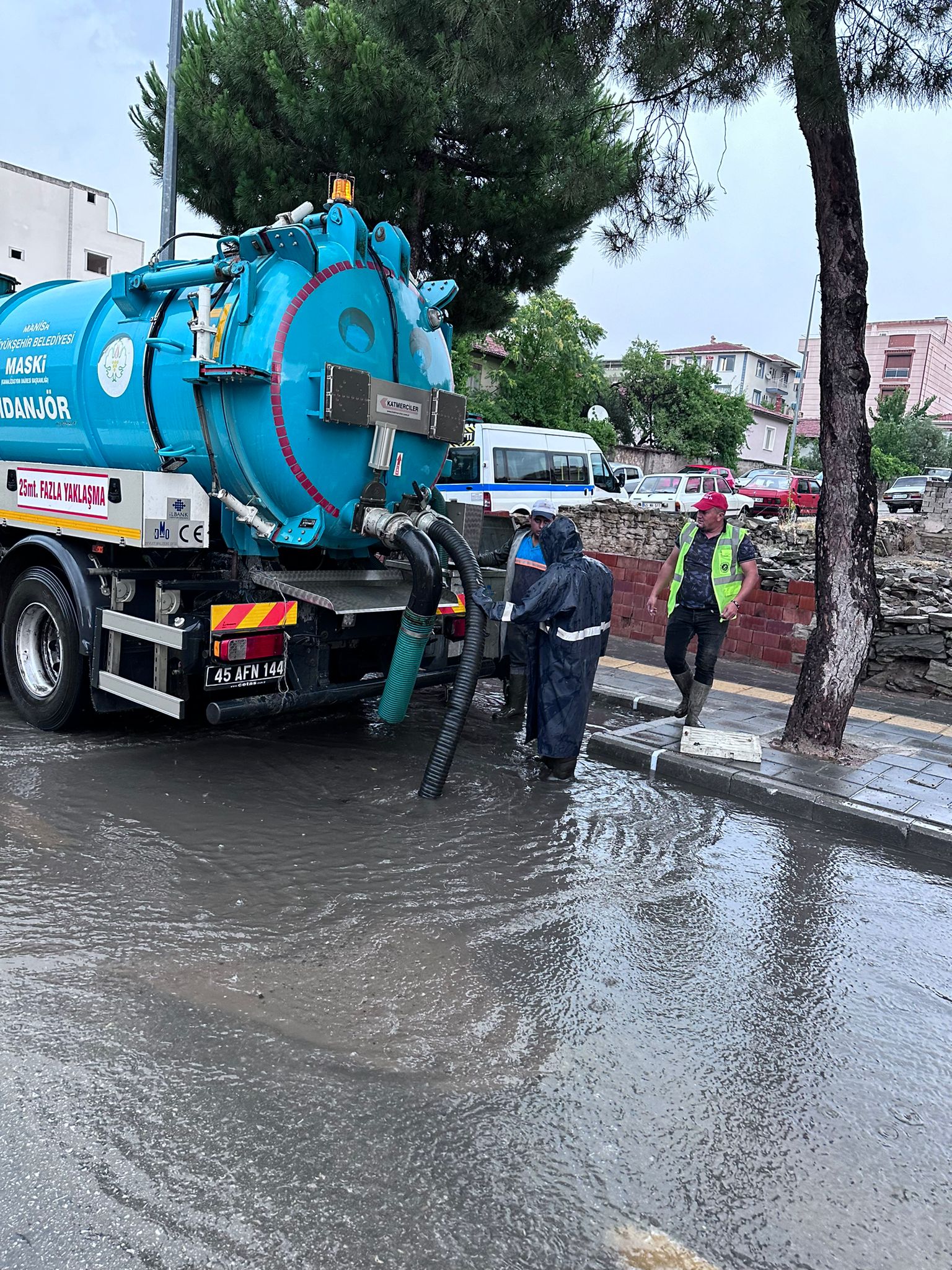 Maski̇ Yağışla Mücadele Etti (7)