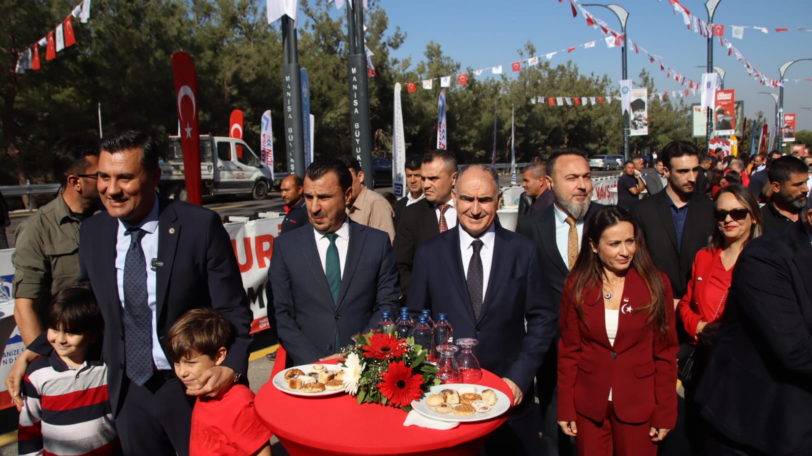 Manisa'nın Trafiğinin Çözümü Cumhuriyet Kavşağı Törenle Açıldı (4)