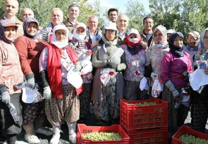 Akhi̇sarda Dünya Kadinlar Günü Kutlandi (6)