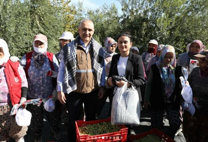 Akhi̇sarda Dünya Kadinlar Günü Kutlandi (7)