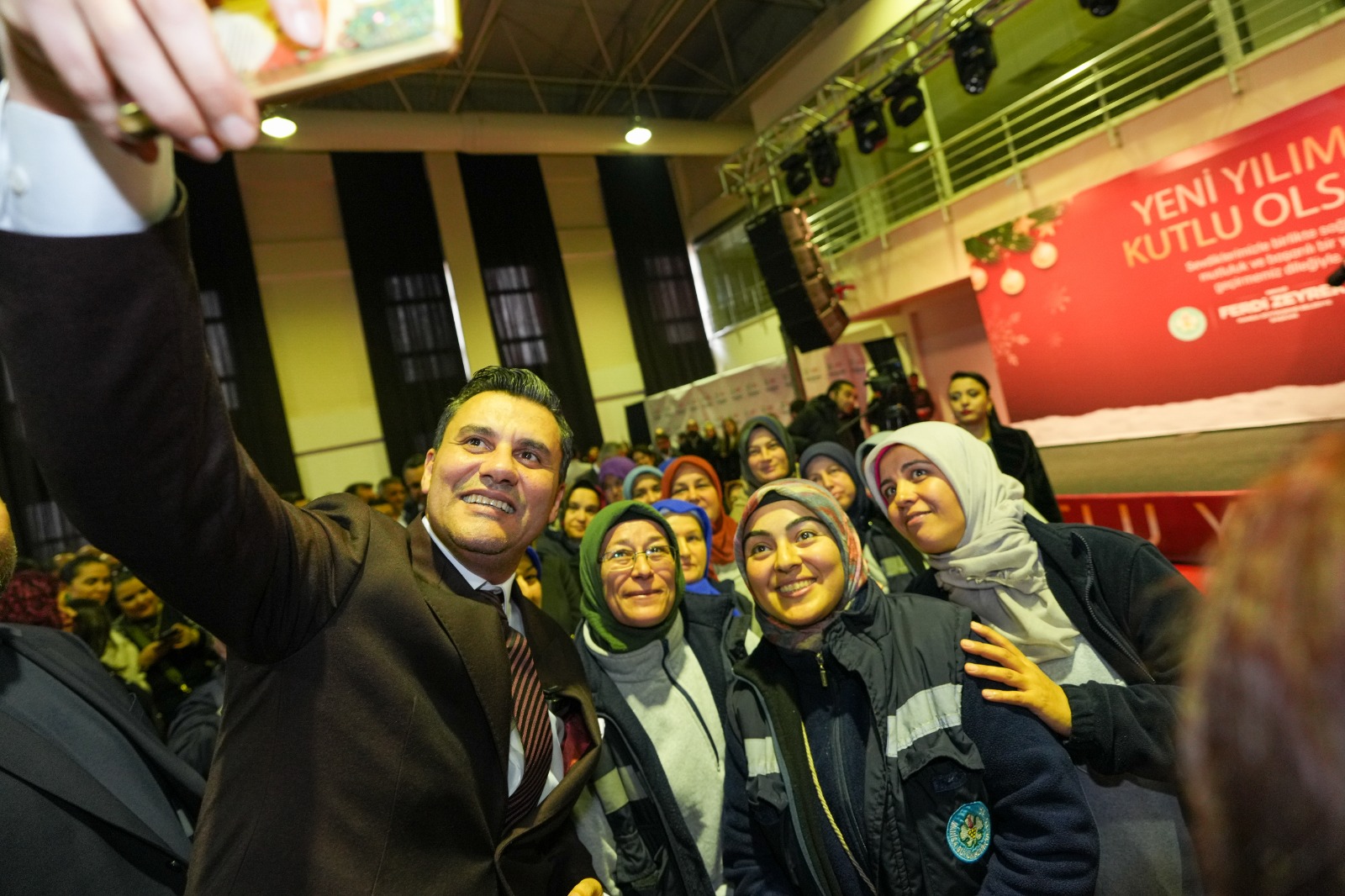 Başkan Ferdi Zeyrek, Yeni Yıl Kutlamasında Mesai Arkadaşlarıyla Buluştu (2)