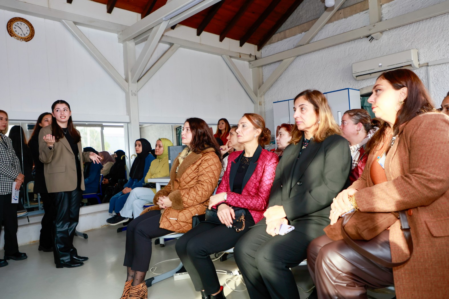 Bünyesindeki Kadın Dayanışma Ve Eğitim Merkezlerindeki Kursiyerlere Ürettikleri Ürünleri Geniş Kitlelere Ulaştırmak Için Sosyal Medyayı Nasıl (1)-1