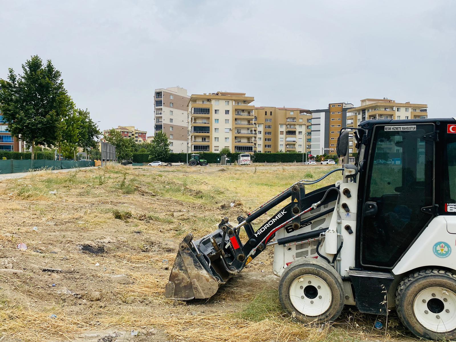 Manisa’da Yabani Ot Temizliği Çalışmaları Devam Ediyor (6)