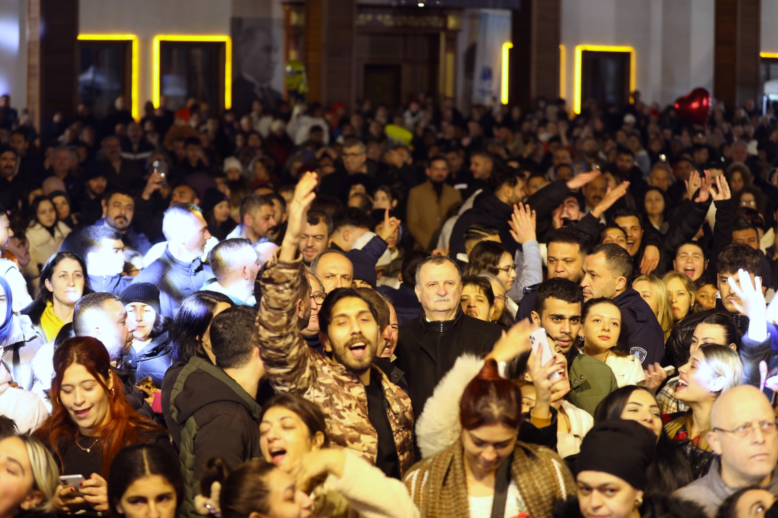 Yunusemre Binlerce Vatandaş Sanatla Buluştu (7)