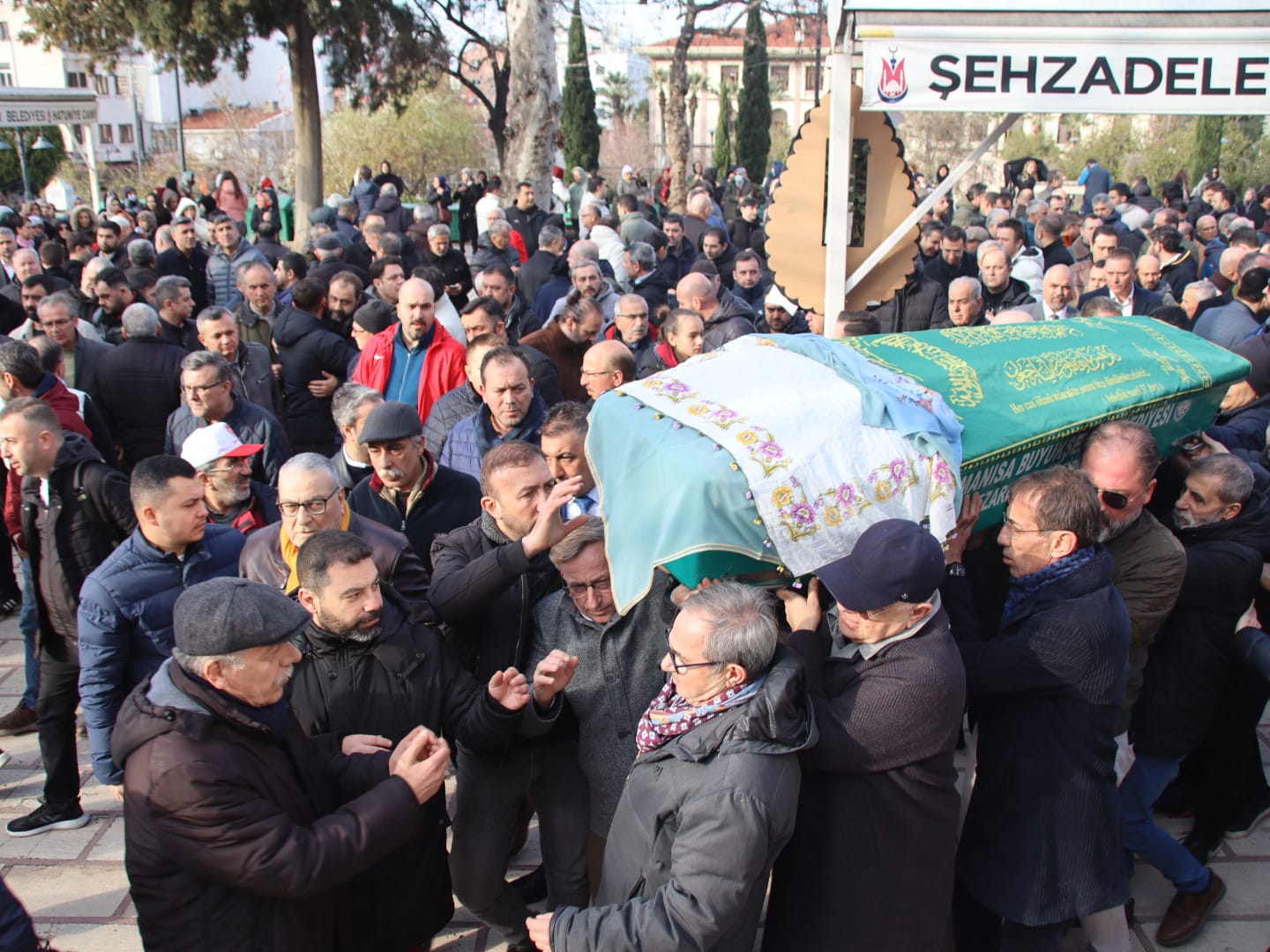 Ayşe Kurt Son Yolculuğuna Uğurlandı (8)