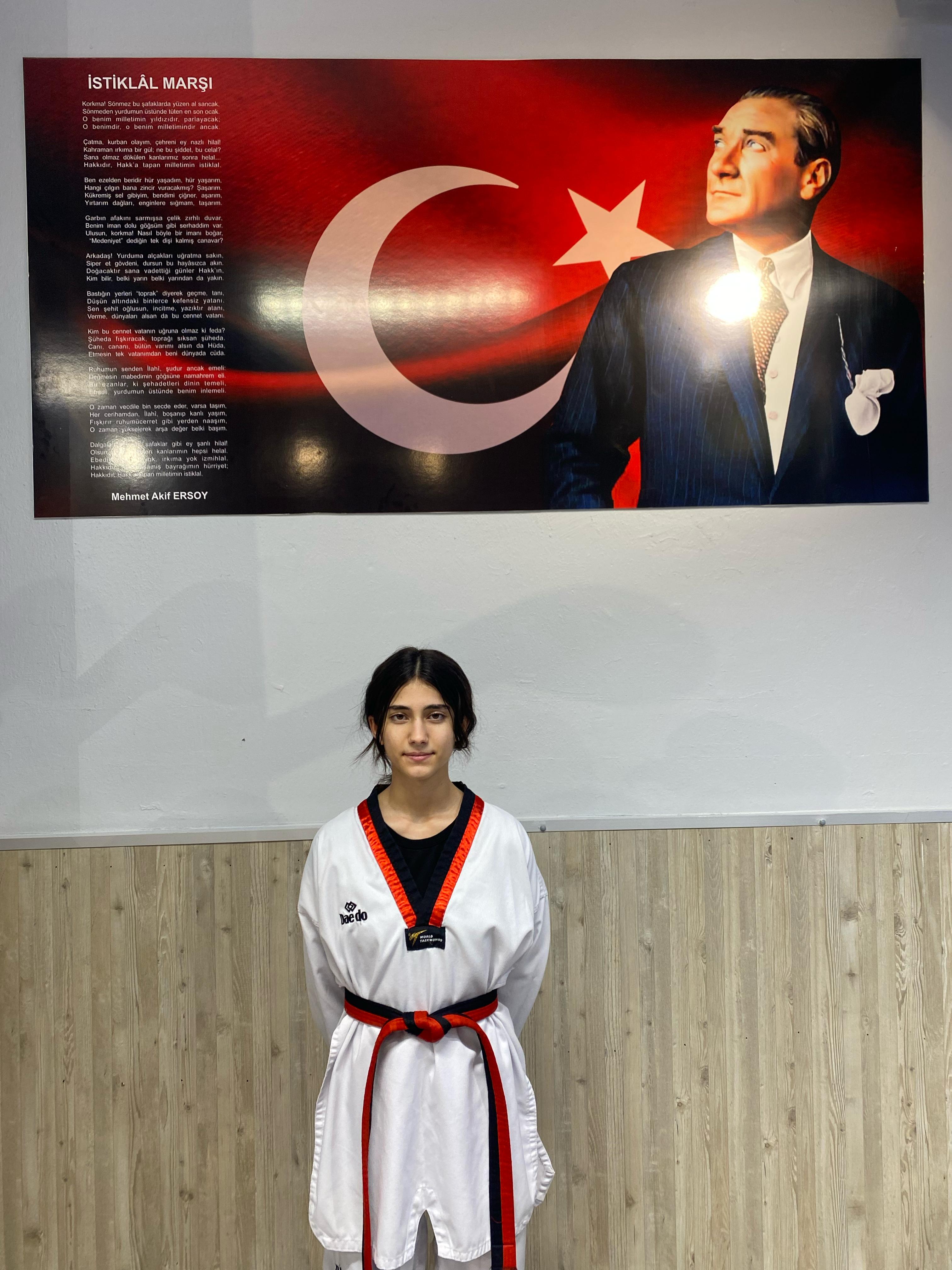 Manisanın Genç Yıldızı Madalya Için Mücadele Vercek (2)