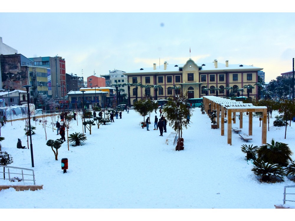 Manisa’ya Kar Sürprizi! Gece Yağış Bekleniyor (3)