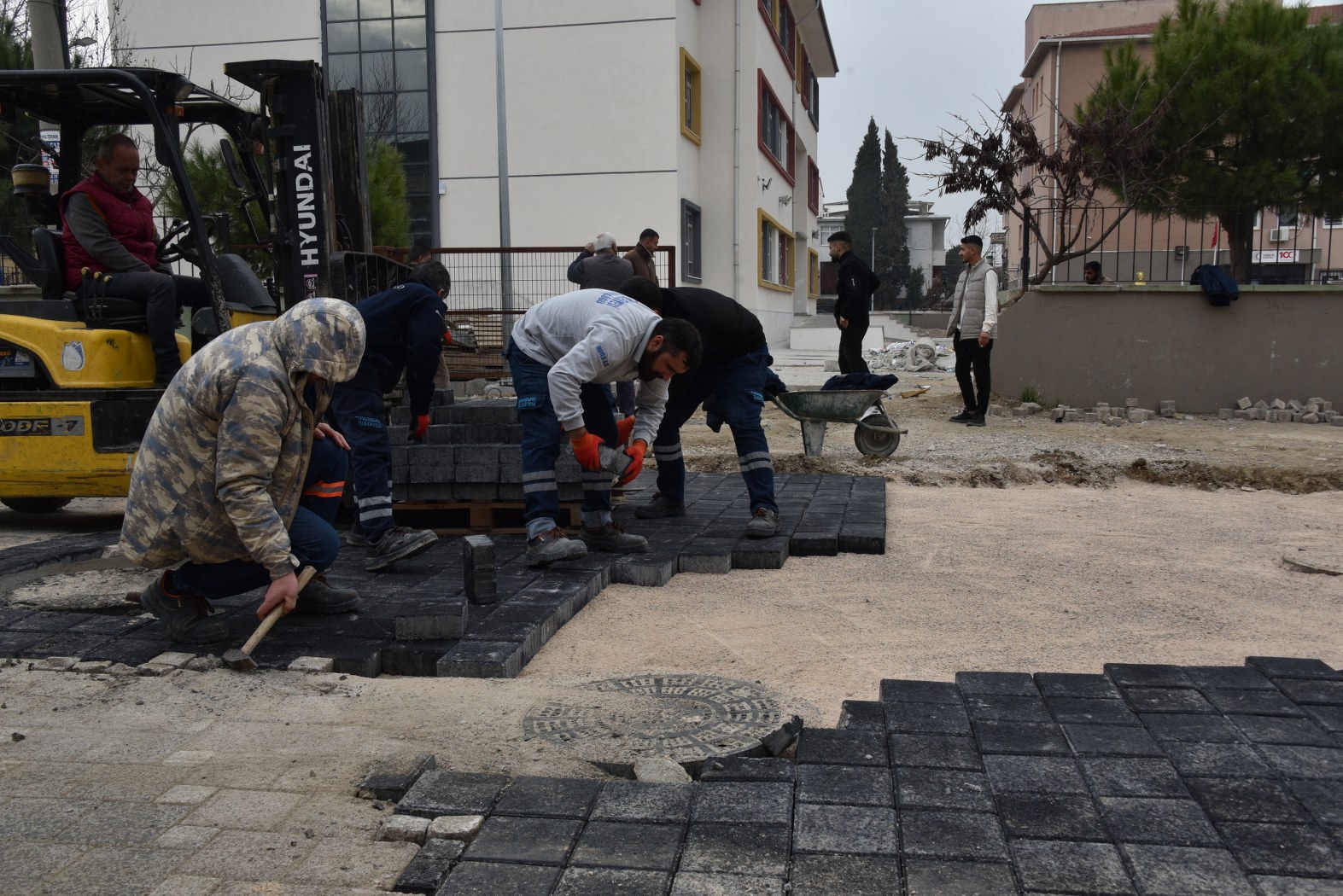 Yunusemreden Bozulan Yollara Hızlı Müdahile (4)