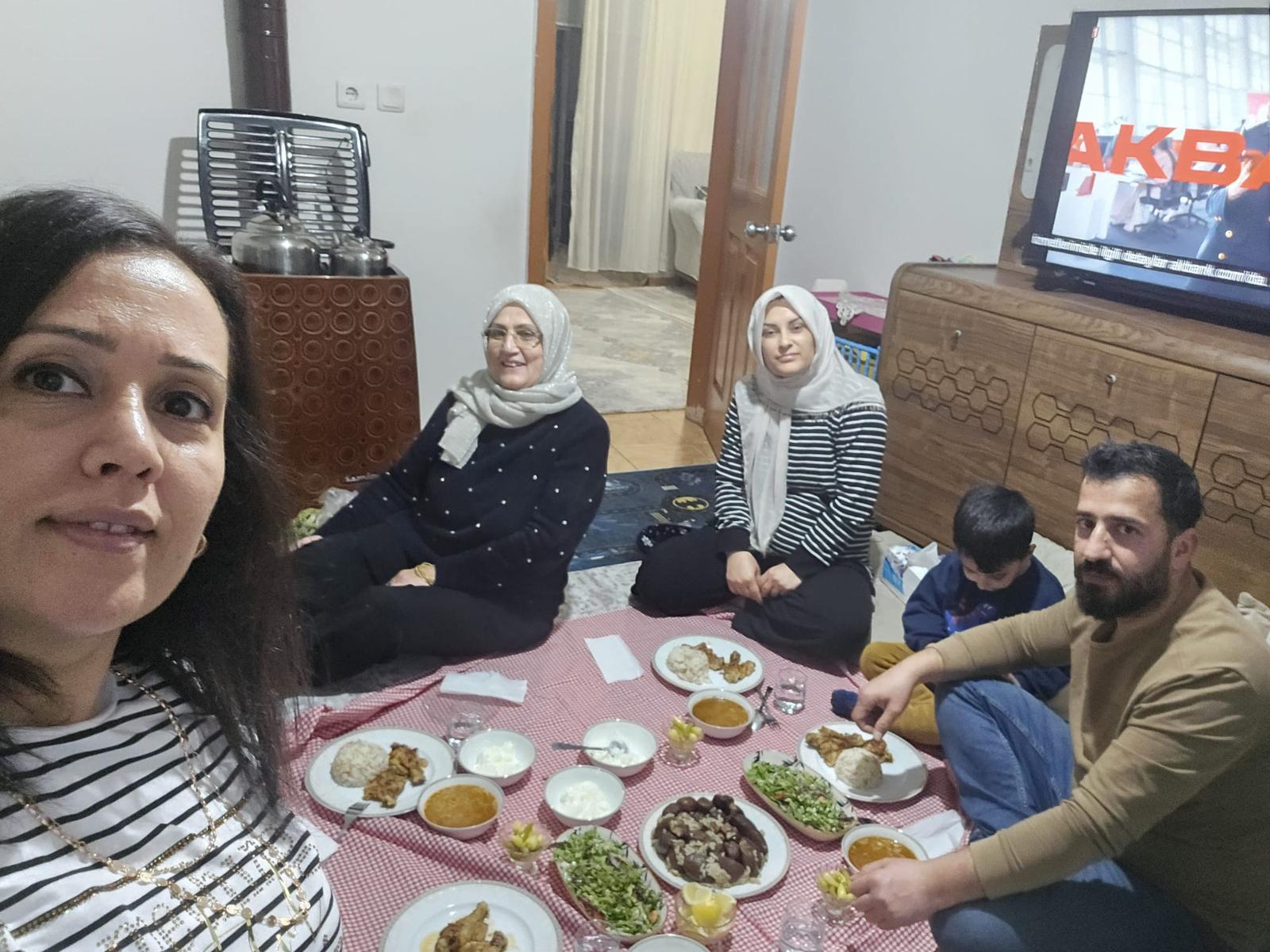 Ak Parti Şehzadeler İlçe Kadın Kolları’ndan Ramazan’da Dayanışma Ziyaretleri (6)