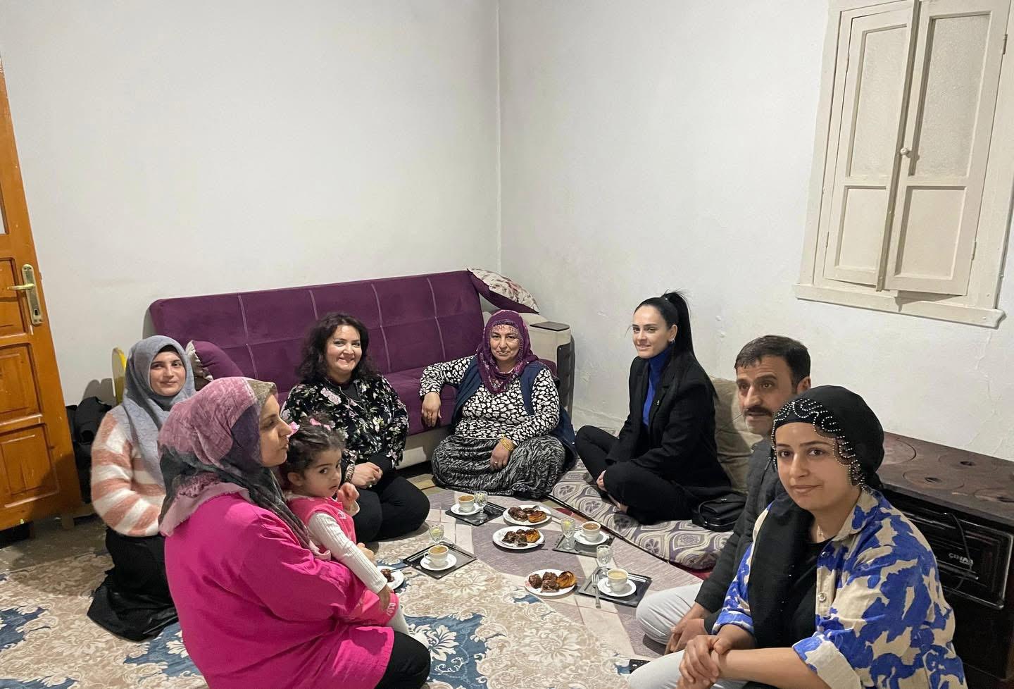 Ak Parti Şehzadeler İlçe Kadın Kolları’ndan Ramazan’da Dayanışma Ziyaretleri (9)
