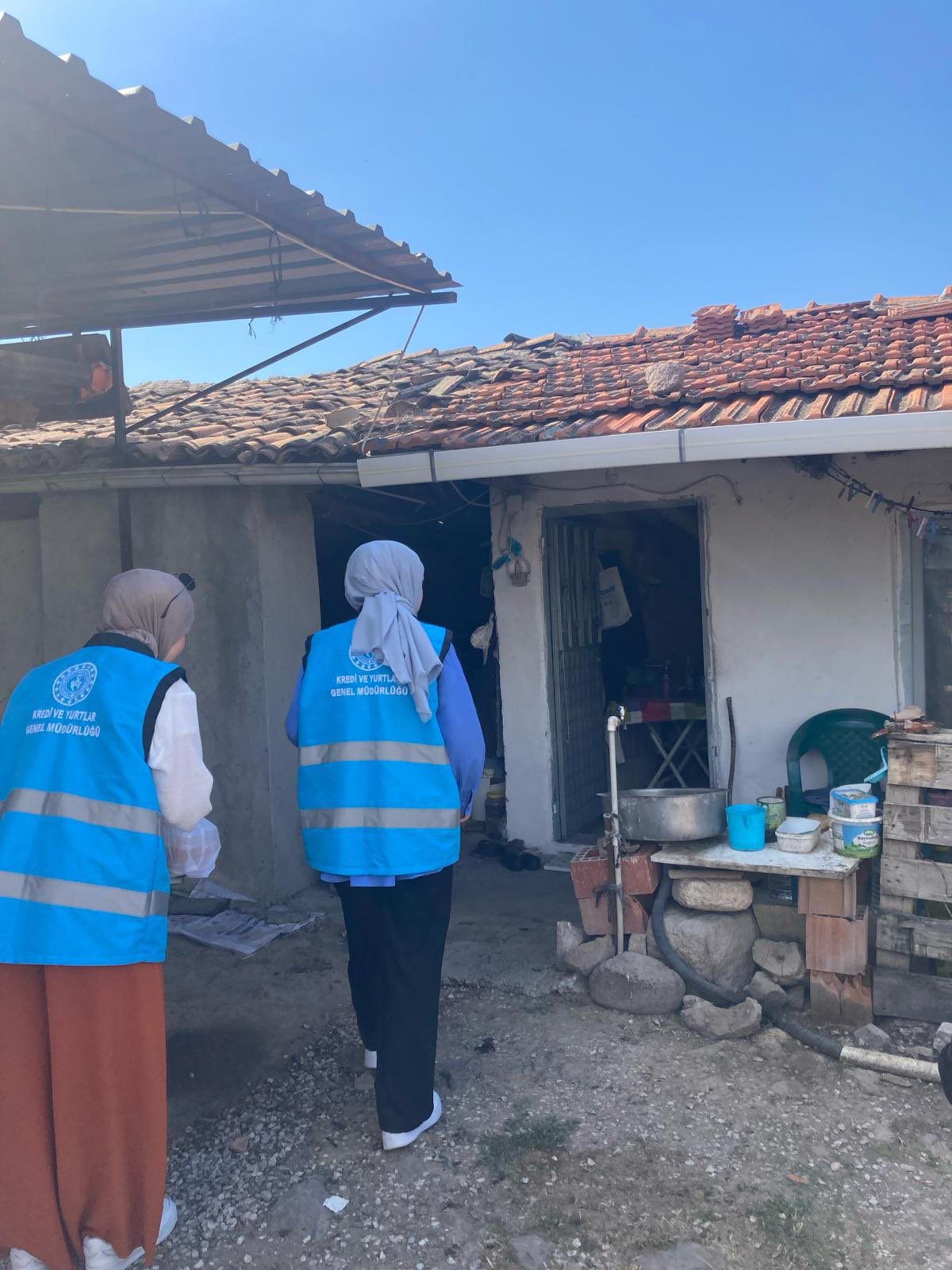 Manisa'da Üniversitelilerden Komşum Projesi Ile Yardım Eli (9)