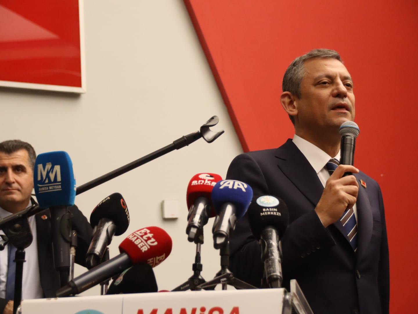 Chp Lideri Özel Türkiye'nin Bütün Kadınlarına Düşmanlık Yapan Erdoğan'dan Başkası Değildir (4)