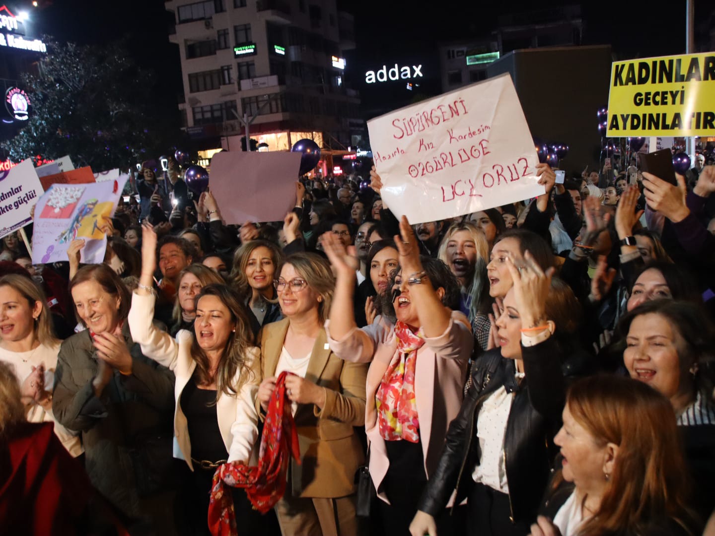Manisa'da Gece Yürüyüşü Düzenlendi (11)