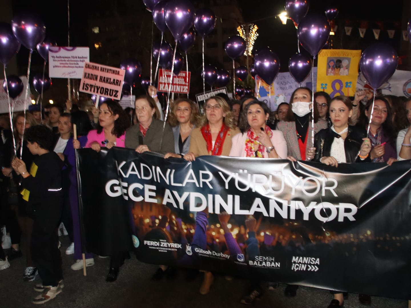 Manisa'da Gece Yürüyüşü Düzenlendi (14)