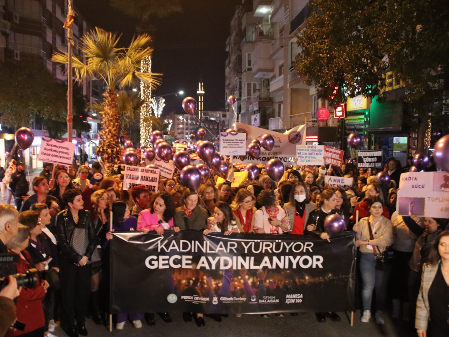 Manisa'da Gece Yürüyüşü Düzenlendi (16)