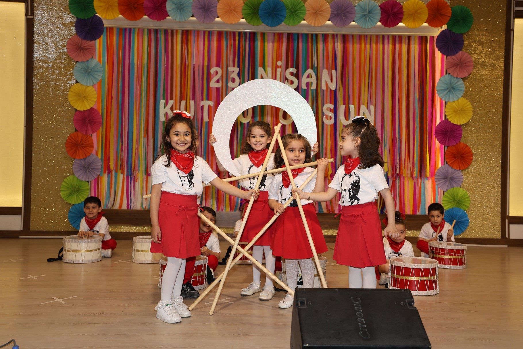 Dans Ettiler, Şiir Okudular, Bayramı Doyasıya Kutladılar (4)