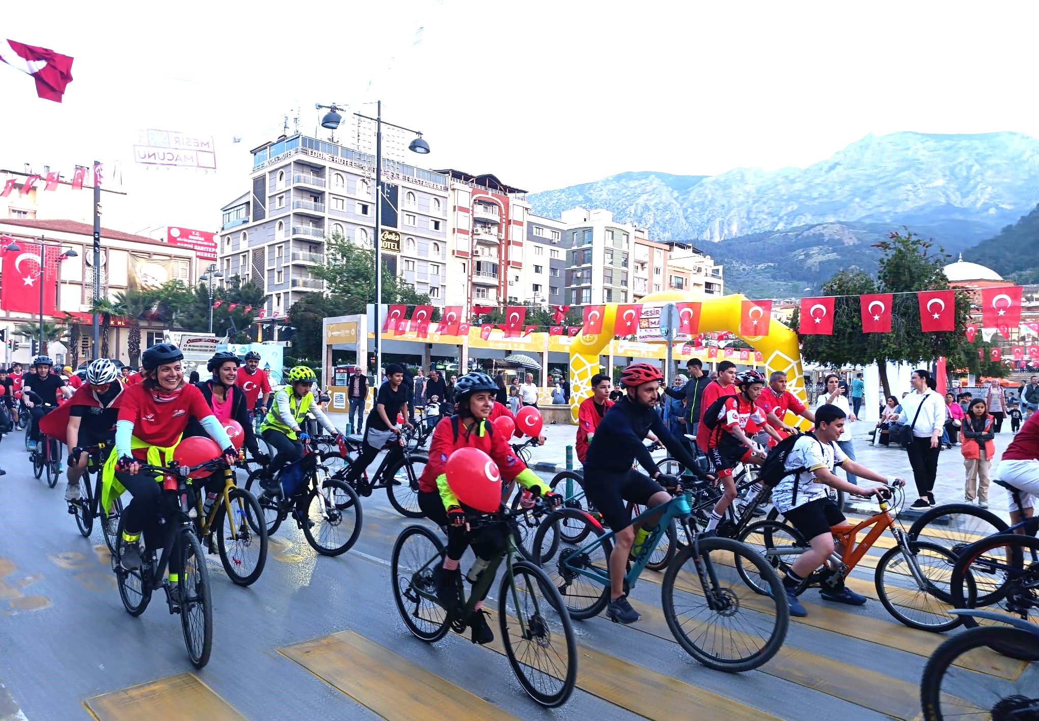 Manisa’da Pedallar 23 Nisan Için Dönd (1)