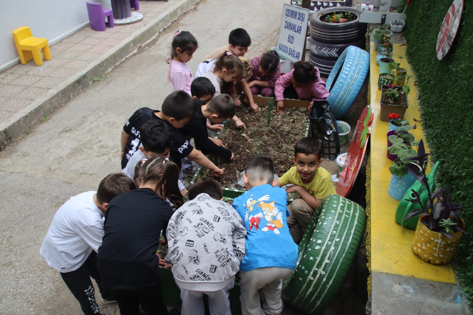 Minik Eller Toprakla Buluştu Geri Dönüşümle Tarıma İlk Adım (12)