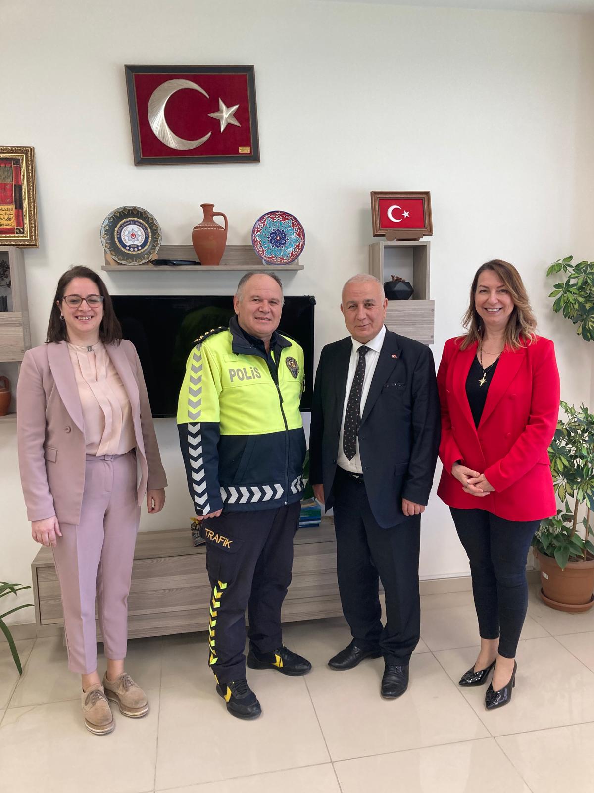 Yunusemre Ve Şehzadeler’den Polis Teşkilatına Anlamlı Deste (5)