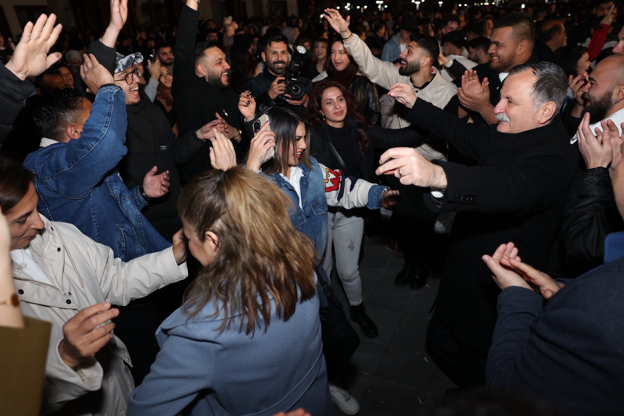Yunusemre’den Roman Gecesi Binlerce Kişi Müzik Ve Dansla Coşt (1)